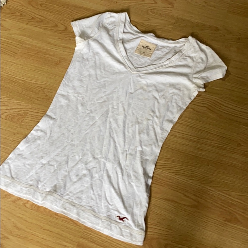 Hollis yer white v neck